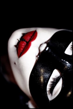 groteleur:  Strangest Piercings! - ad http://bit.ly/VRR9Lt 
