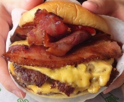 yummyfoooooood:Bacon Double Cheeseburger