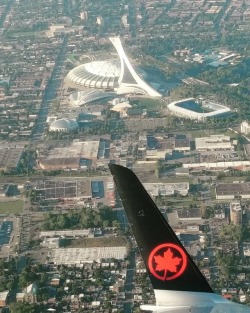 Bienvenue Au Canada.  #Montreal #olympicstadium #DayTripping