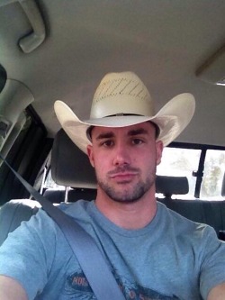 txcwbysexy:  save a horse, ride a hung sexy ass cowboy today!