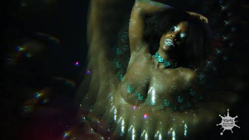 ✨ glitterscape ~ @heff_fox ✨ http://acp3d.com     .  . . .  #model #glitter #prismphotography #artnude