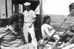historicaltimes:  Che Guevara and Fidel Castro fishing, 1960