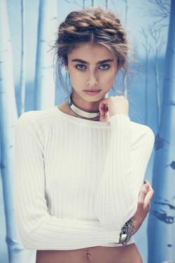 modelmylove:  emelcg:  Taylor Hill  Taylor, cropped sweater,