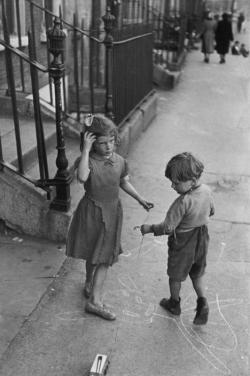  Henri Cartier-Bresson IRELAND. Dublin. 1952. 