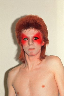soundsof71:  vezzipuss: lady-stardust-rv:    Ziggy by Mick Rock1973