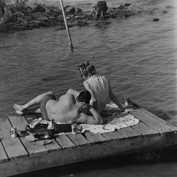 fuckyeahvintage-retro:  A couple drinking beer & sunbathing.