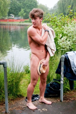 hotfamousmen:  Sam Callahan