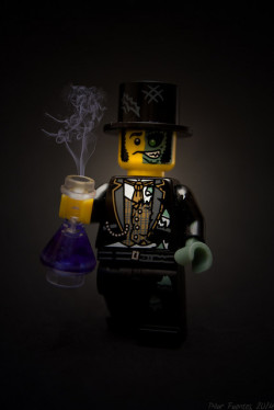 lego-minifigures:  Dr. Jekyll and Mr. Hyde by Marmotuca