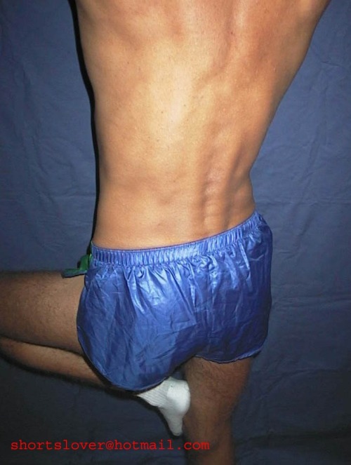 guysinshortshorts.tumblr.com/post/95873620650/