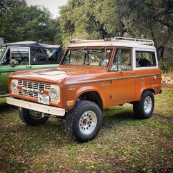 papawolfsupplyco:  Classic colors on this Bronco from @earlybroncoconnection