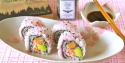 masitssoyo:  Pink Smoked Salmon and Avocado Sushi Rolls - スモークサーモンアボカド巻き 
