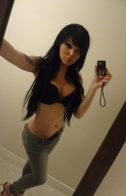 greatguy4fun:  trannyloveblr:    She needs me. …..