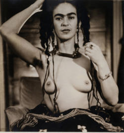 ms-couture:  4-bidden:frida kahlo naked <33I admire her, so