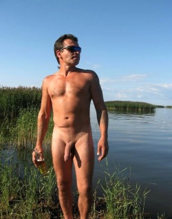 Les hommes naturistes