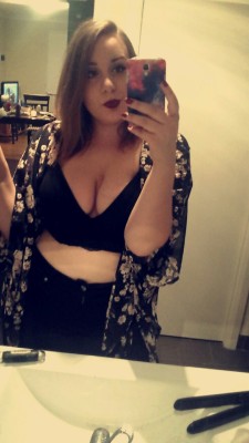 baby-go-down: Babes i feel cute as fuck tonight, fun inbox messages?