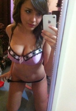 iphone-babes:  selfpic-babe:  Selfshot Girl follow me here :