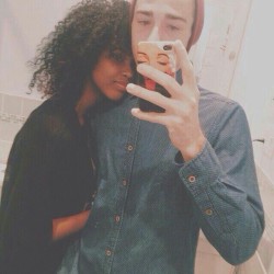 whiteboysdatingblackgirls:    More pictures here : http://whiteboysdatingblackgirls.tumblr.com/