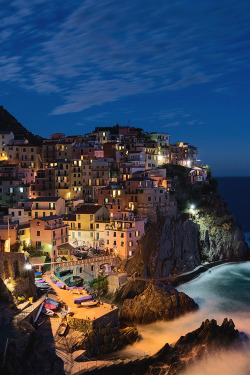 italian-luxury:  Manarola, Italia, Vicino a Cinque Terre | Italy