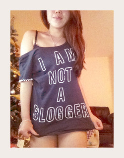 aila-angeliceyes:  “I am not a blogger” Early present from