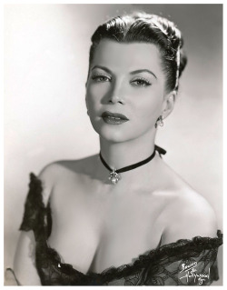 burleskateer:Sherry Britton        aka. “The Sweetheart