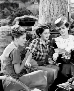 elizabethrosemondtaylors:  Joan Fontaine, Norma Shearer and Rosalind