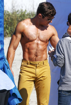 zacefronsbf: Zac Efron on the set of “Dirty Grandpa” in Tybee