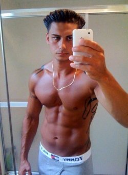 celebrity-dongs:  Pauly D is really hot… and so is the look-alike