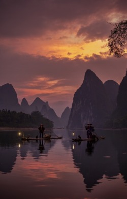 beautifuldreamtrips:  Sunrise on the Li River by markscottphotography