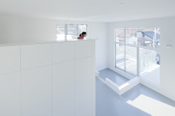 thisispaper:  House in Mejirodai by / Rewrite Development 