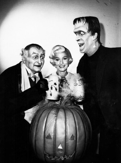 gravesandghouls:The Munsters, 1964