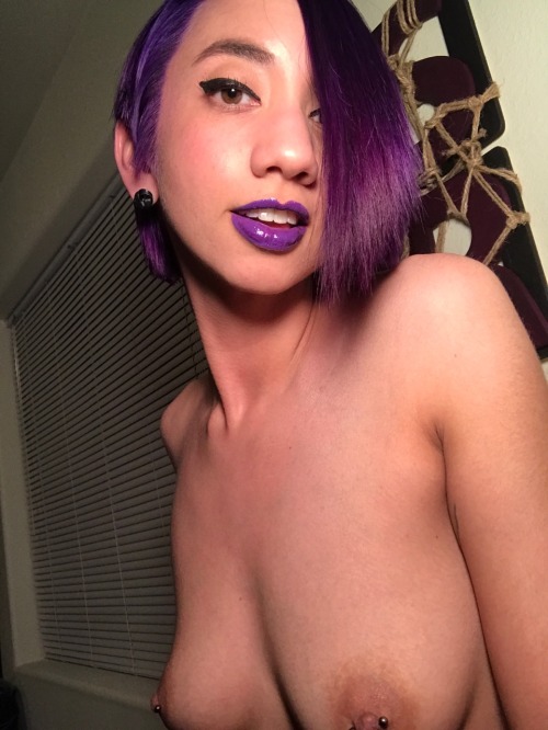 theonlymissskaro:PURPLE. The lovely Miss Skaro (USA)Beautiful mixed Asian girl with purple lips and hair and pierced nipples…  Just a perfect combination for my eyes <3  Follow Miss Skaroon the web: Modelmayhem / Blog / TumblrLinks: Miss Skaro
