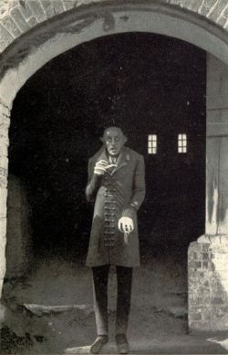 thewisecrackingtwenties: Max Schreck’s cadaverous Count Orlok