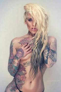 tattooedwomenarebeautiful:  Model: Lady Lauren 