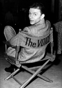 updownsmilefrown:  Frank Sinatra, 1940s 