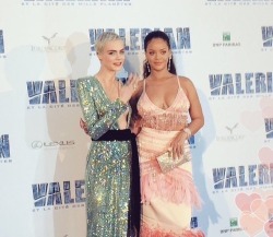hellyeahrihannafenty:  Rihanna and Cara at the Valerian Premiere