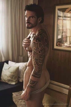 Damn, Stuart Reardon, that LOOK!