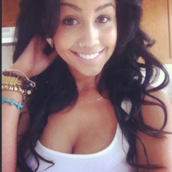 cleotrapah:  Model broad w/ the hollywood smile  Real gorgeous 