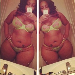pearhub:  More like this: #thick #wide hips #selfie