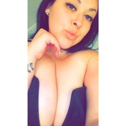 latinashunter:  LatinasHunterGorgeous Latina Chichona Dayum!!!!