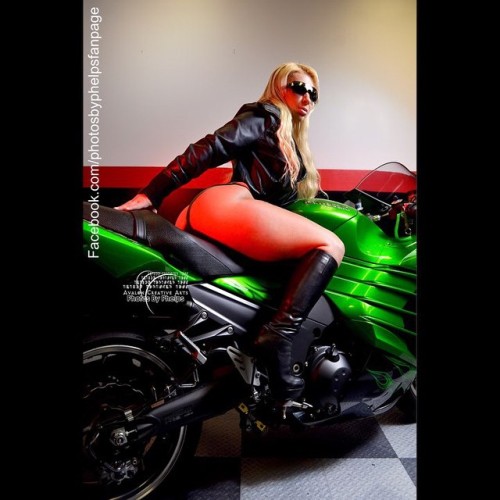 @photosbyphelps  presenting Luna @lunaexotic  this sultry Romanian rider heats up any shoot she is apart of. @ride #thigh #heels #cycle #photosbyphelps  #dancer #blonde Photos By Phelps IG: @photosbyphelps I make pretty people….Prettier.™