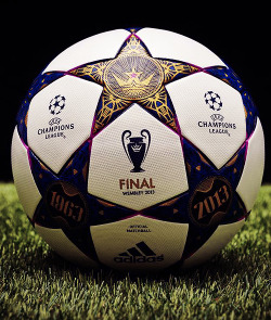 cr9-fan-deactivated20160514:   The Official Match Ball for the