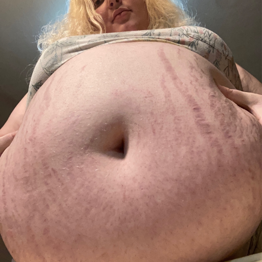 feedqueenisabel:I’m feeling damn fat-sexy today 🥰