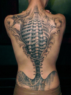 adrenalineaffinity:  this is the coolest back piece I’ve ever