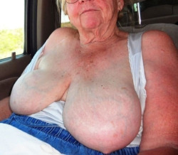 Wow, genuinely large sexy breasts on this grandmotherly old cougar!