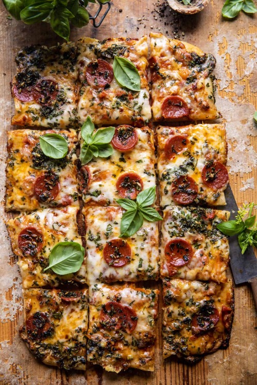 daily-deliciousness:  Easy sheet pan tomato herb pizza
