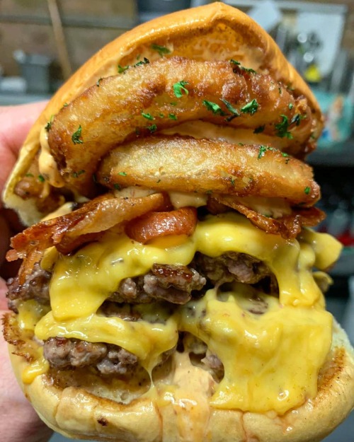 everybody-loves-to-eat:  (source)