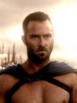 One of our favorite male celebs, Sullivan Stapleton showing his