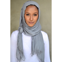 ibethatlioness:  stylin & profilin in my vela scarf…oh