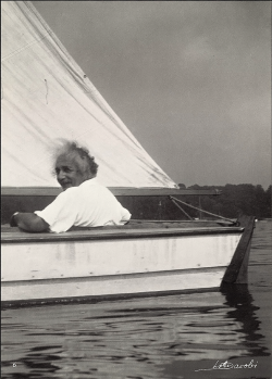 kafkasapartment: Albert Einstein Sailing, 1937. Lotte Jacobi.