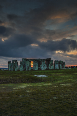 expressions-of-nature:  StoneHenge by: Andrés Alagón 
